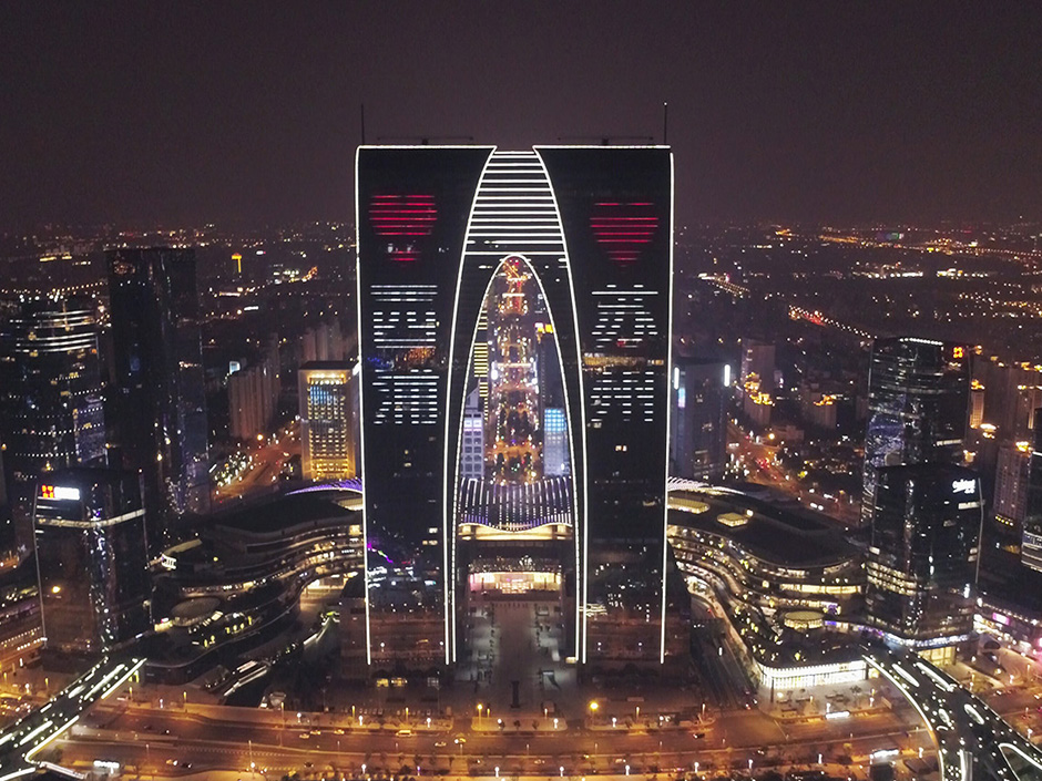 ​Suzhou's iconic building lights up for XJTLU's new graduates