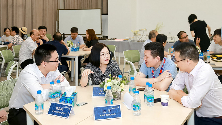 ​苏浙皖高中校长观礼毕业典礼 共享未来人才培养感悟