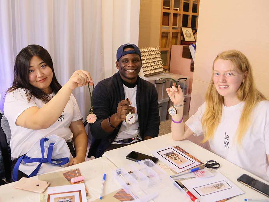 International students try out traditional Suzhou handicrafts
