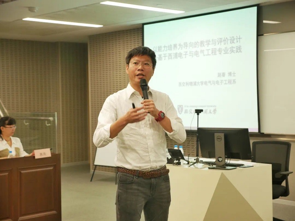 Dr Chun Zhao: Tiny circuits, big impact,