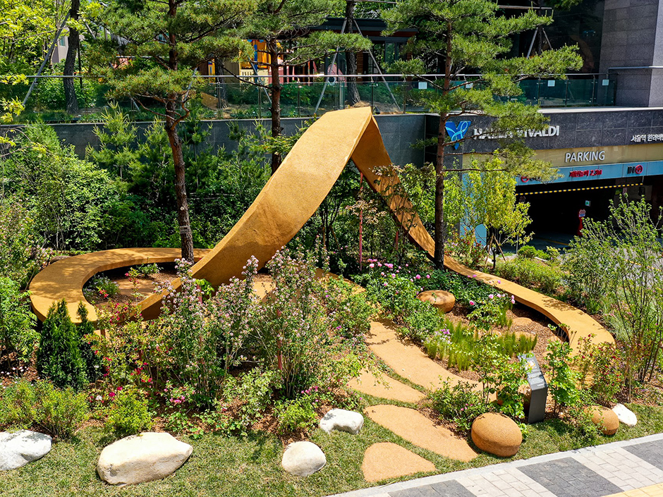 The Pink Island wins top prize at Seoul International Garden Show