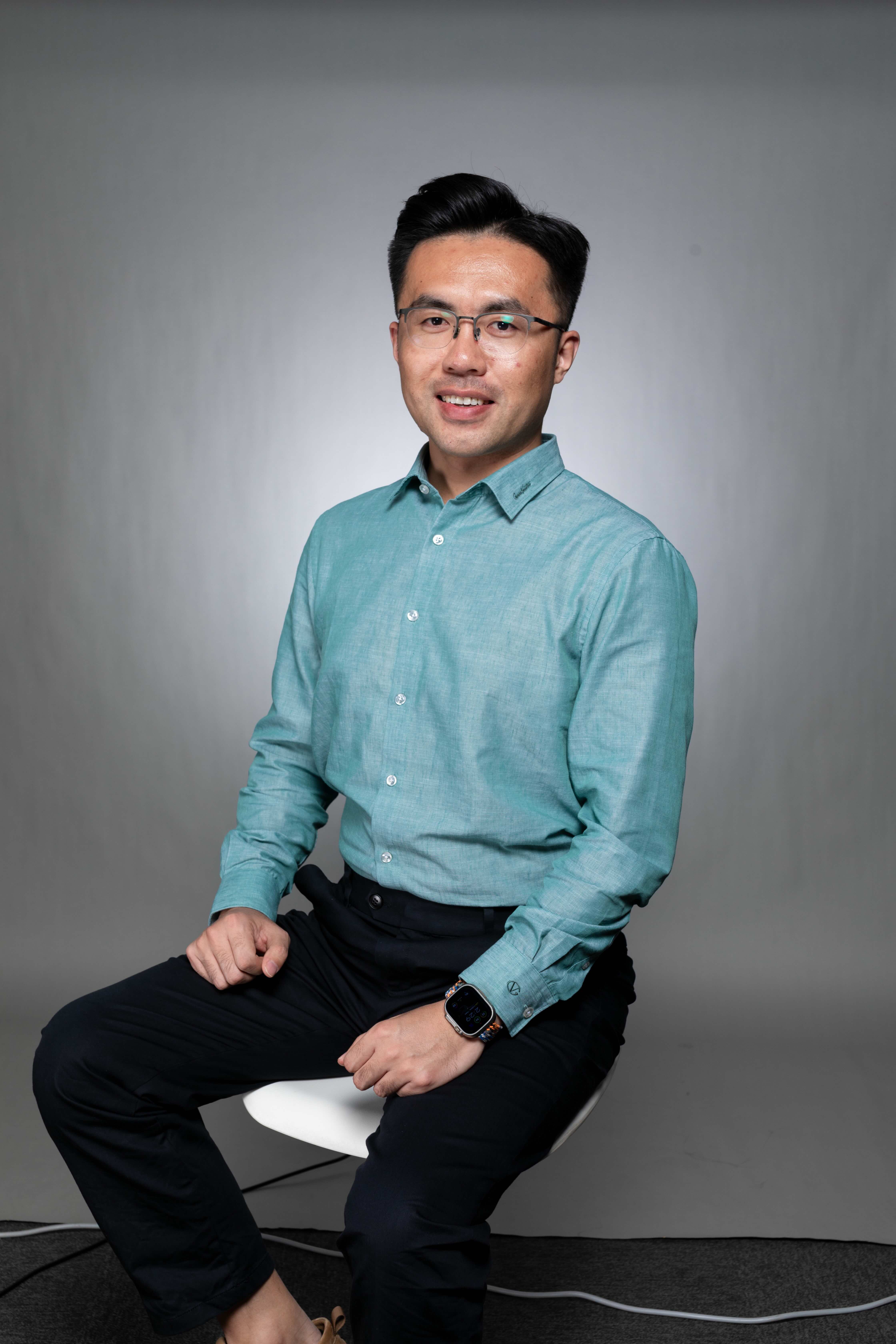 Yuanjian Li